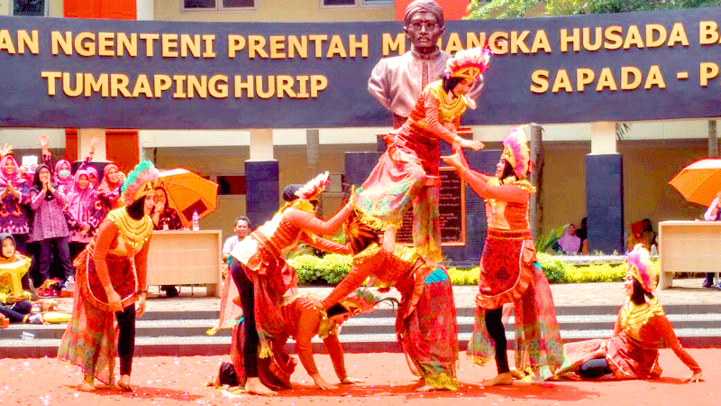 Tampil Unik dan Harus Berani Gaya