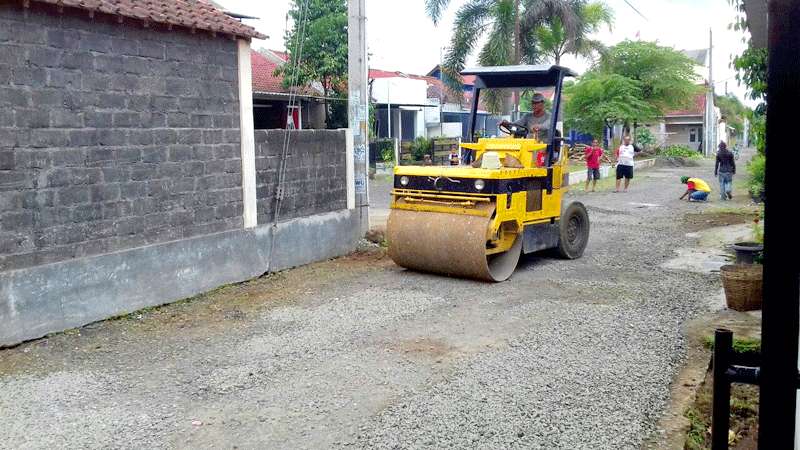 Tiga Tahun Iuran, Sukses Aspal Jalan