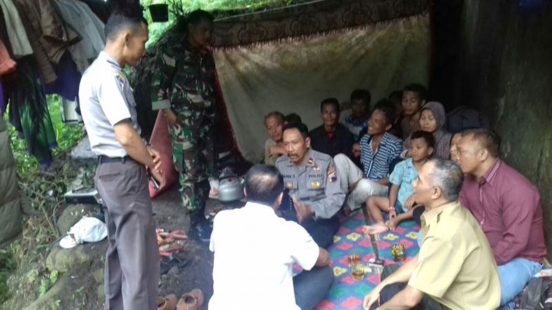 Cari Wangsit, Belasan Orang Nginep di bawah Jembatan Sungai Pelus