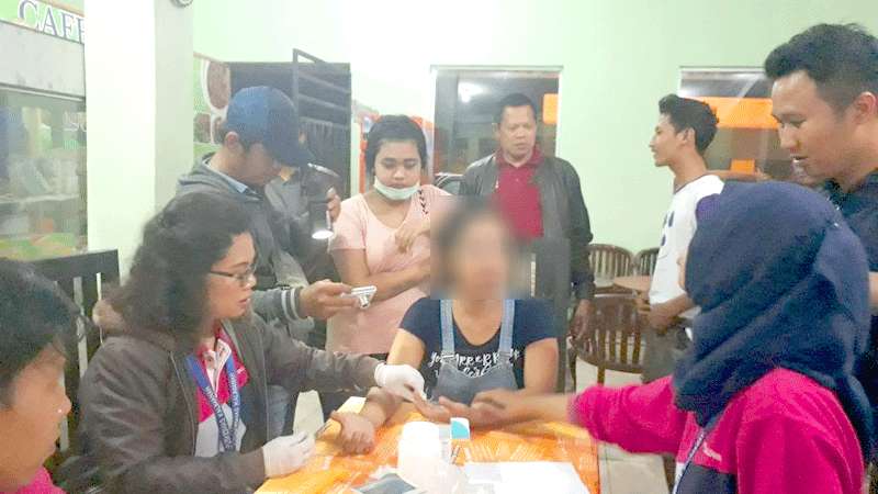 Dua Remaja Perempuan Digelandang Polisi