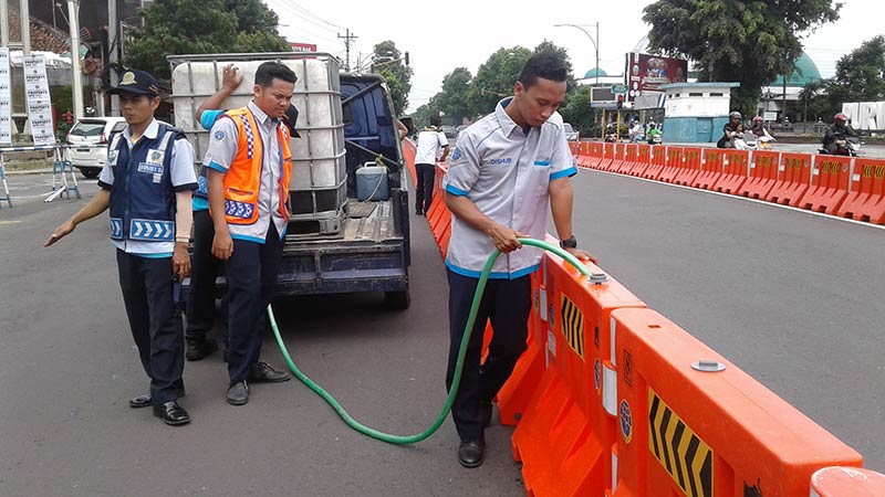 Jalan Jenderal Sudirman Purwokerto Dipasangi Barrier Lagi