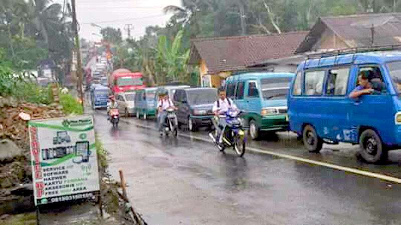 Karanganyar-Kertanegara Purbalingga Macet 1 Km