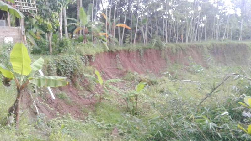 Abrasi Sungai Cimeneng Cilacap Ancam Rumah Warga
