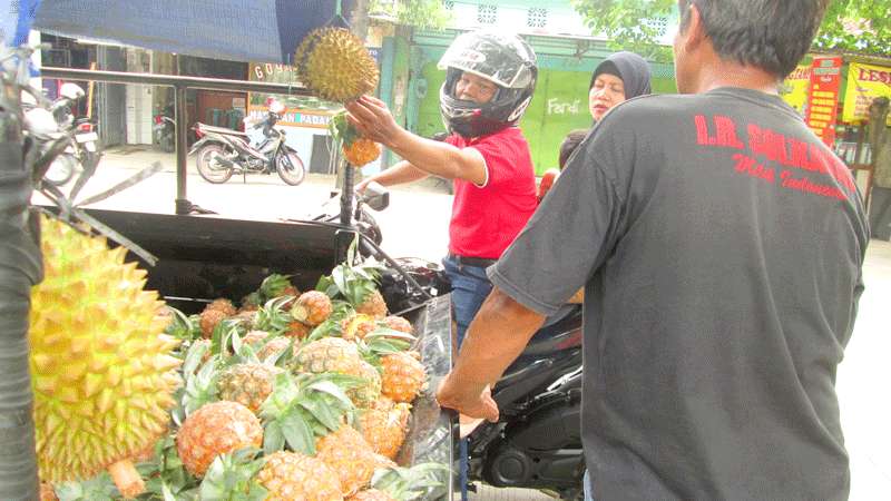 Buah Lokal Serbu Sejumlah Pasar di Majenang