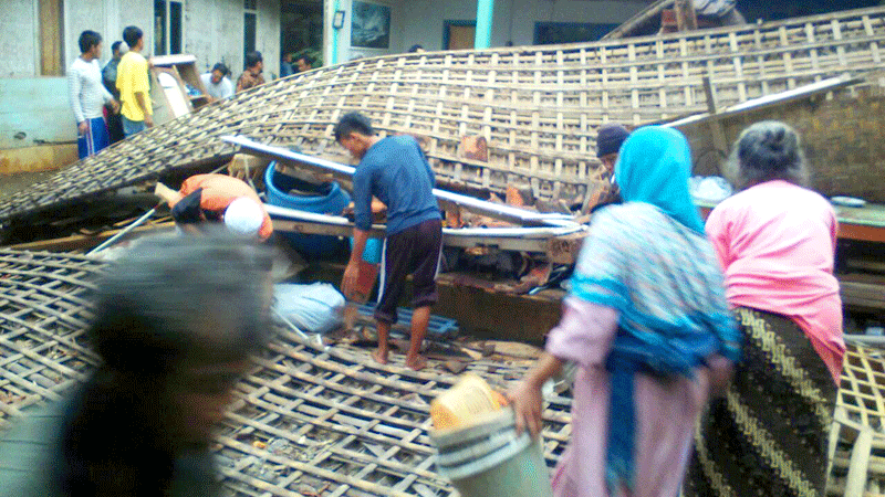 Diduga Rapuh, Satu Rumah Ambruk di Kejobong