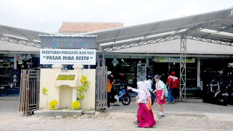 Lahan Parkir Pasar Ikan Hias Purwanegara Dikeluhkan