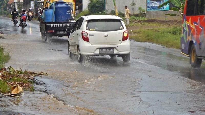 Saluran Mampet, Jalan Tergenang