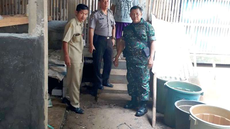 Warga Bojongsari Protes Kandang Ayam