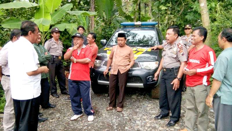 Warga Pandansari Kejobong Protes Penambangan Pakai Alat Berat