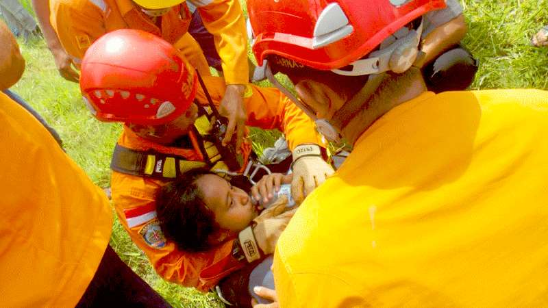 Diduga Depresi, Nekat Panjat Tower di Kesugihan