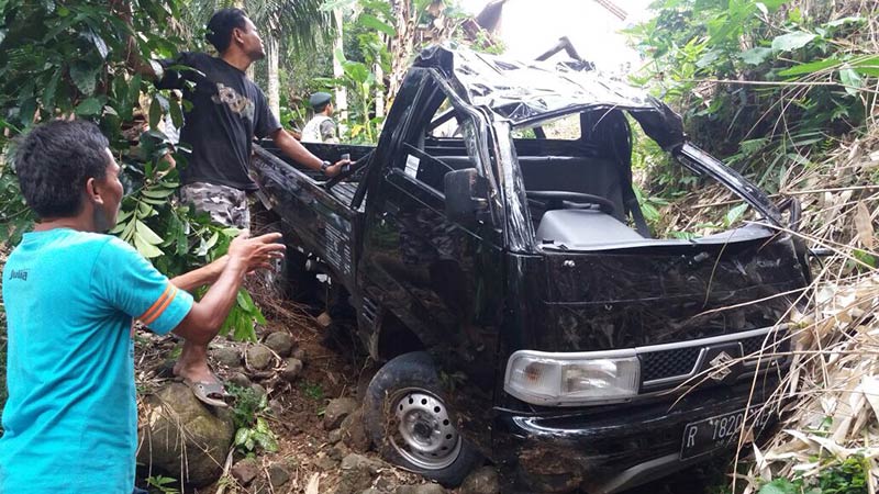 Sopir Mengantuk, Pikap Masuk Jurang