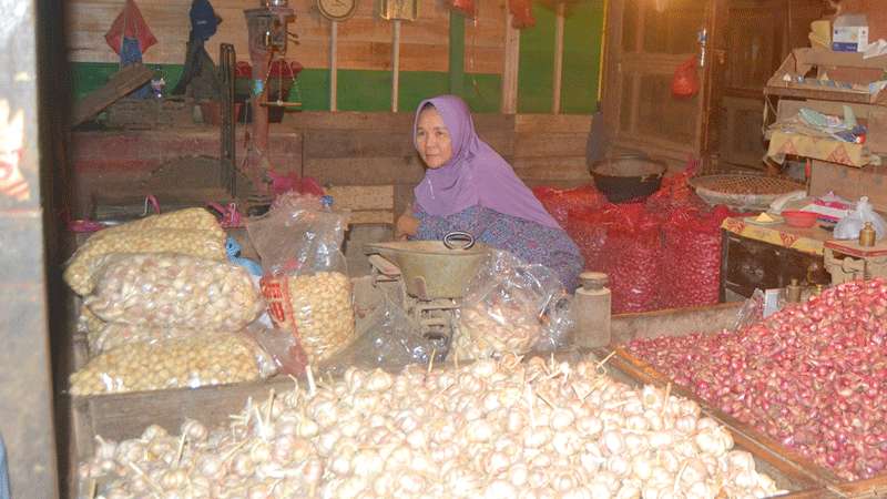 Harga Bawang Putih Pasar Kroya Masih Tinggi