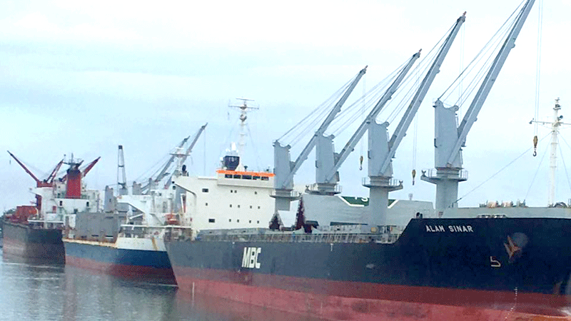 Pembukaan Tol Laut Cilacap Ditunda