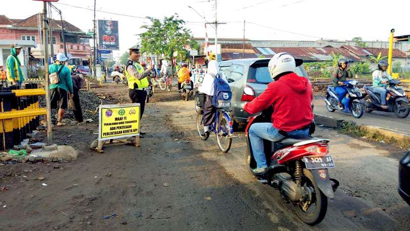 Kemacetan Perlintasan Kroya Kian Parah