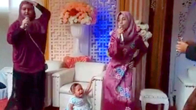 Anak Nangis Histeris, Ibu Asyik Joget