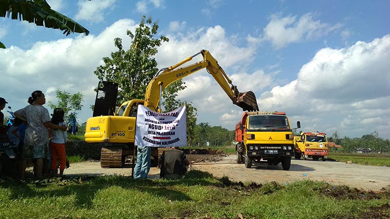 Kelompok Tani Robohkan Selipan di Kalibagor