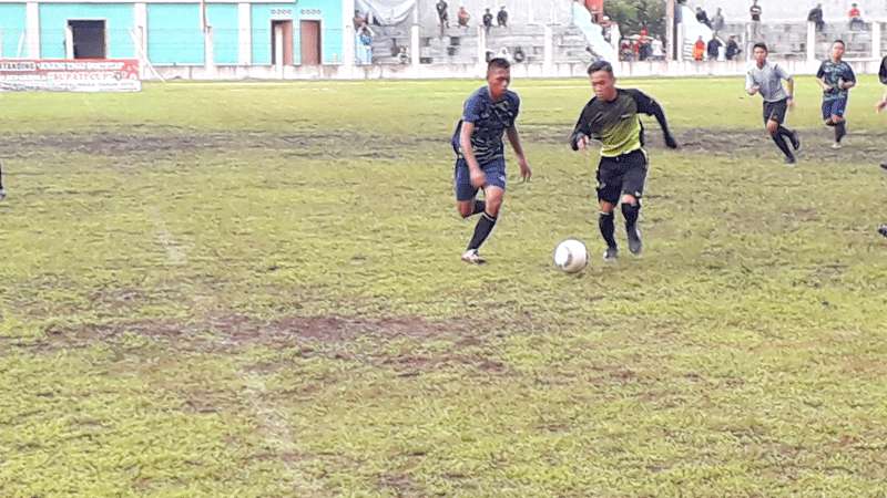 Lapangan Stadion Goentoer Darjono Rusak