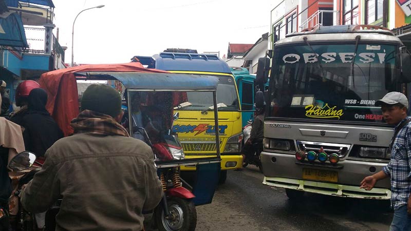 Jalan Pasar Batur Macet Parah