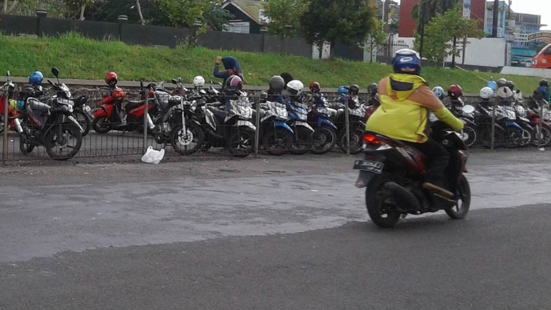 Parkiran Tak Beratap Stasiun Purwokerto di Dikeluhkan