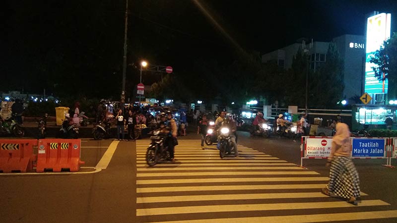 Zebra Cross Jadi Jalan Pintas Penyeberangan Motor