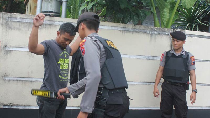 Anggota Polres Diperintahkan Tembak di Tempat