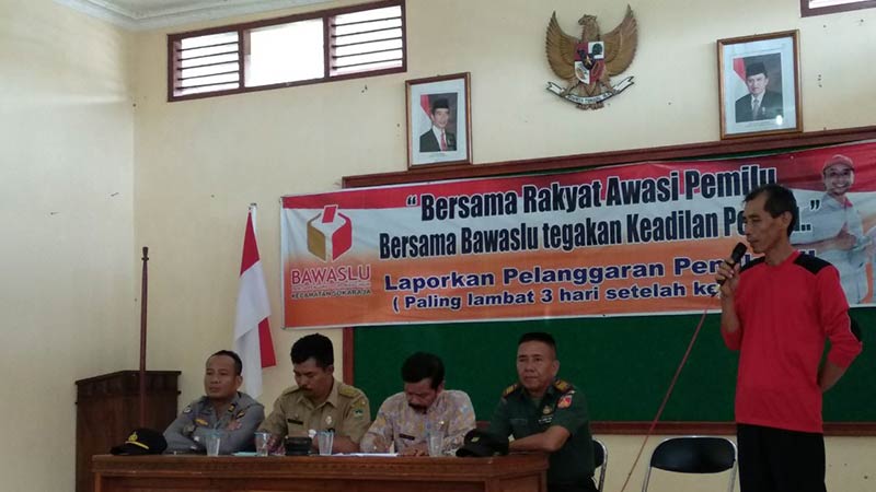 Tak Menetap, Kadus Karang Duren Didemo