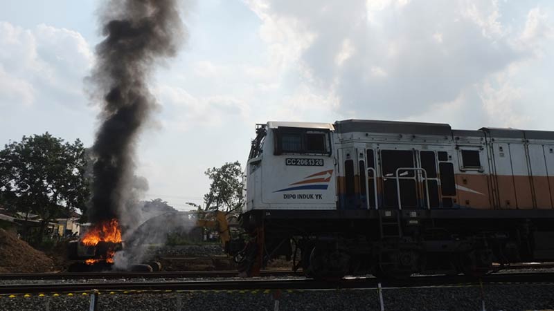 Excavator Underpass Jensoed Terbakar