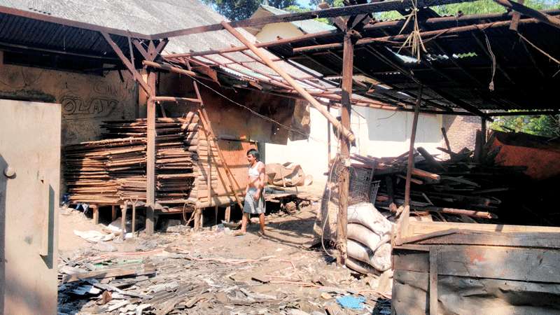Home Industry Kerupuk di Desa Kemojing Kecamatan Binangun Meledak