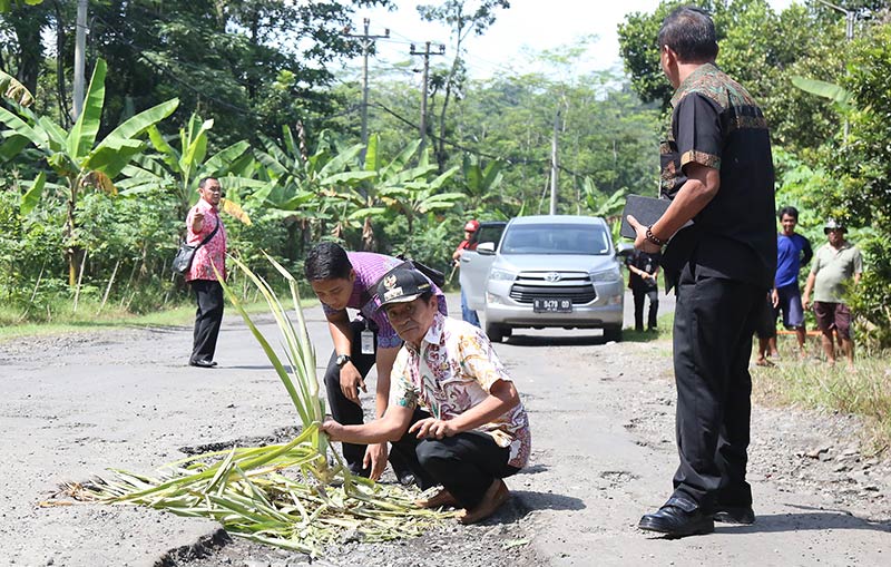 70 Persen Jalan Mrica - Tapen Rusak