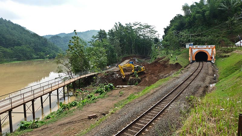 Jalan Mandiranca-Kebasen Ditutup Total