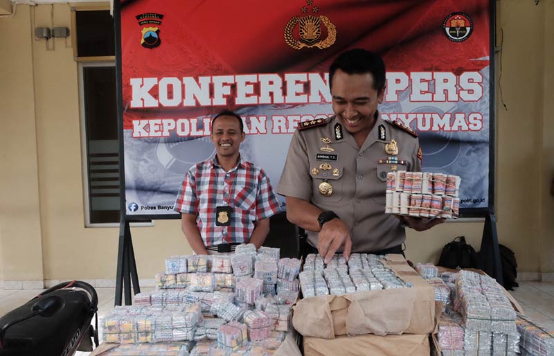 Puluhan Ribu Petasan Diamankan Polisi