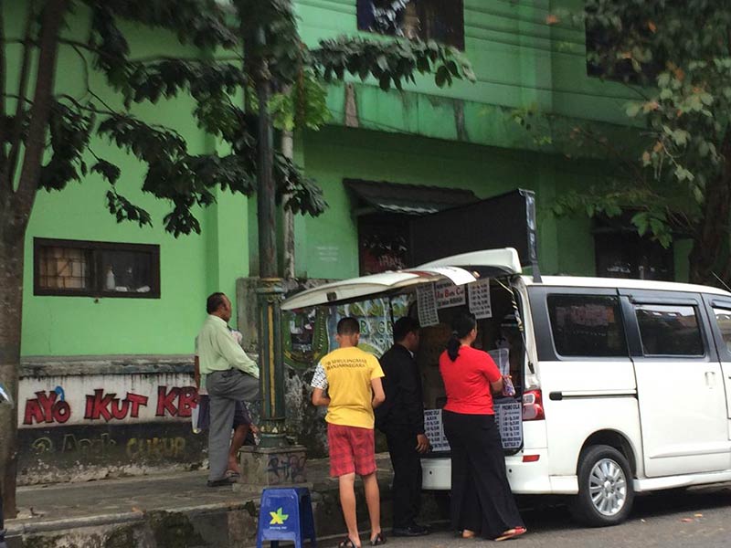 Ngetem, Mobil Pedagang Keliling Bakal Diciduk