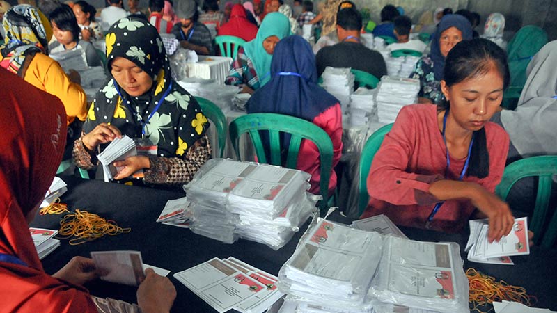 2.676.000 Lembar Surat Suara Untuk Pilbup Dan Pilgub Dilipat 70 Tenaga ...