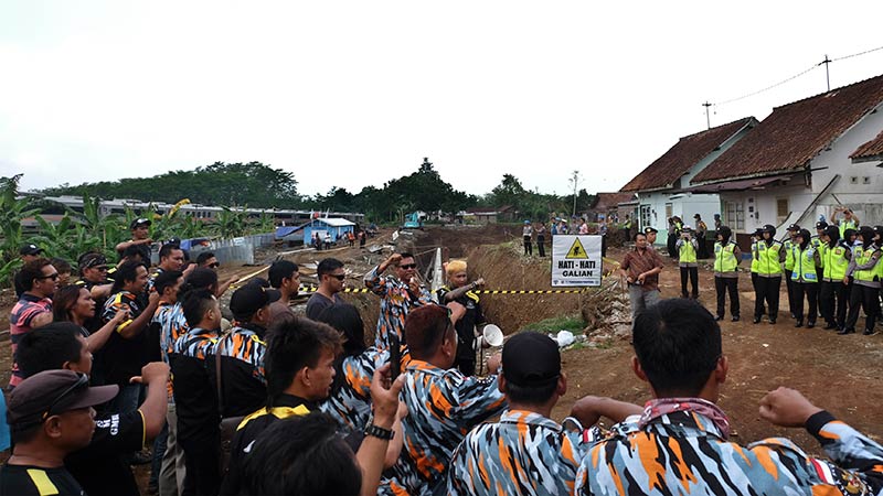 Warga Terdampak Proyek Underpass Jensud Gelar Aksi Demo