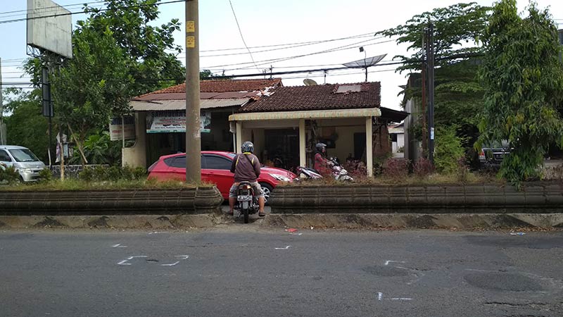 Pembatas Jalan di Kawasan Berkoh Dijebol