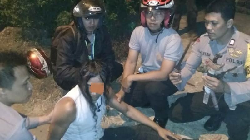 Pria Bawa Tiga Keris dan Berpenampilan Dukun Diamankan