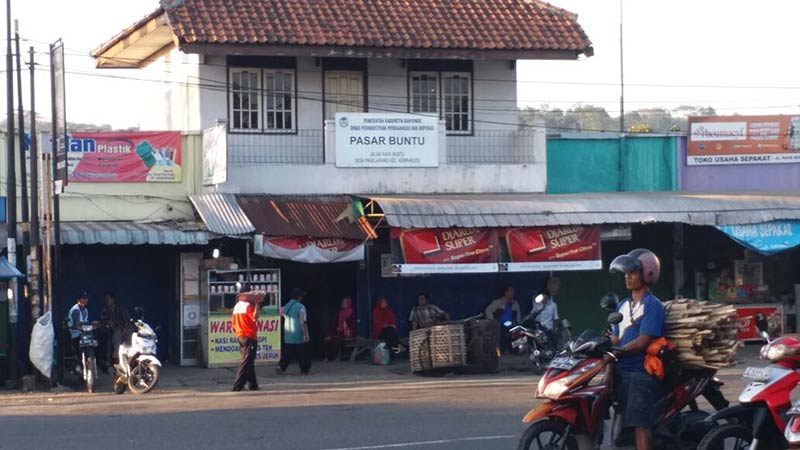 Semrawut, Perempatan Buntu Butuh Pembenahan