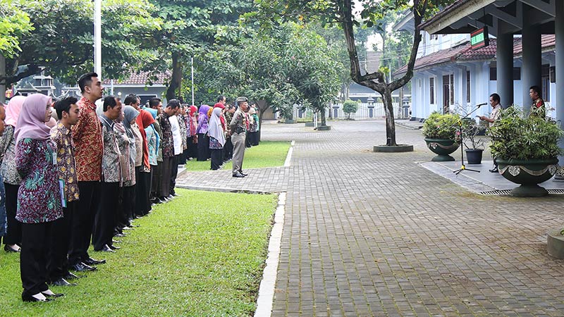 Hari Pertama Tak Masuk Kerja, PNS Terancam Dipecat