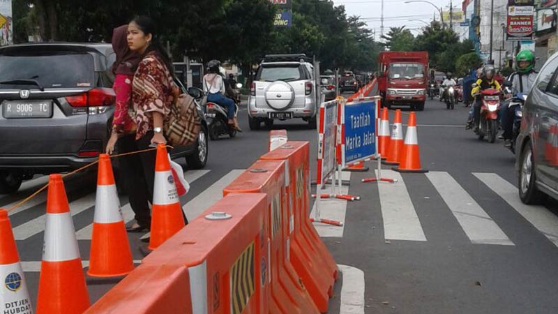 Cegah Kesemrawutan, Perpanjang Pembatas Jalan di Wilayah Purwokerto