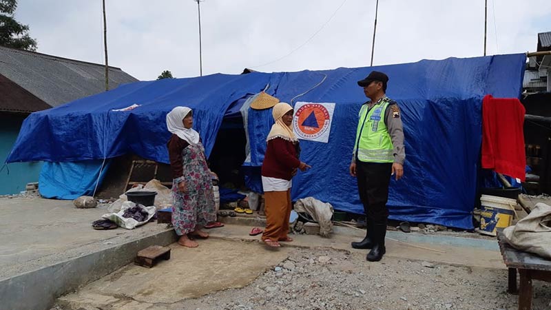 Korban Gempa Kalibening Masih Menempati Huntara