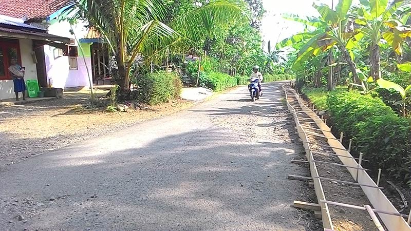 Perbaikan Jalan Kabupaten di Ruas Buniayu-Prembun Mundur dari Waktu yang Ditentukan