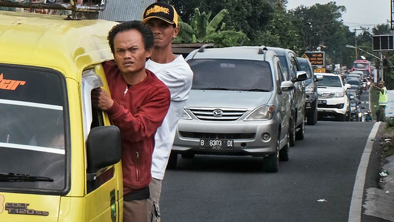 Lalu Lintas Tersendat Di Jalur Utama Baturraden