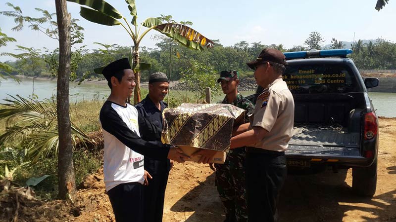 Jenazah Bayi yang Ditemukan di Bendung Gerak Serayu Diserahkan Ke Pihak Desa