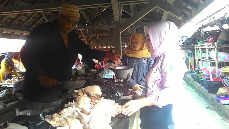 Harga Daging Ayam Masih Tinggi