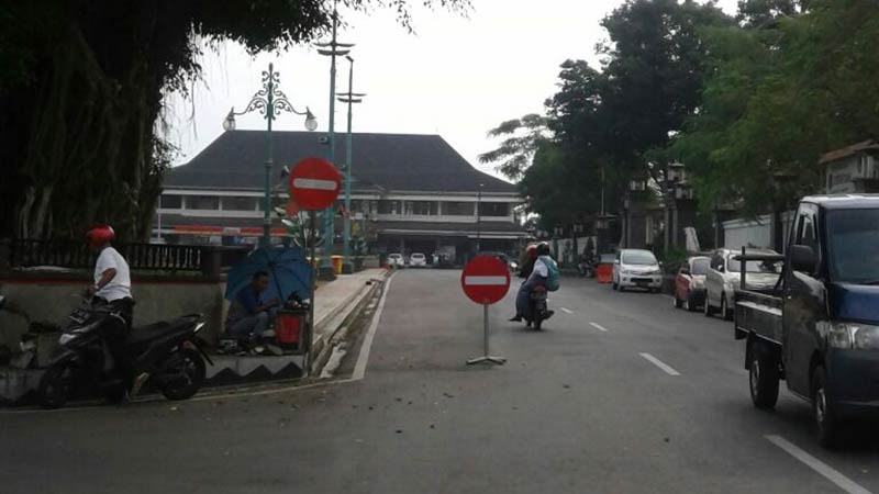 Sering Dilanggar, Pasang Rambu Verboden Tambahan di Alun-alun Purwokerto