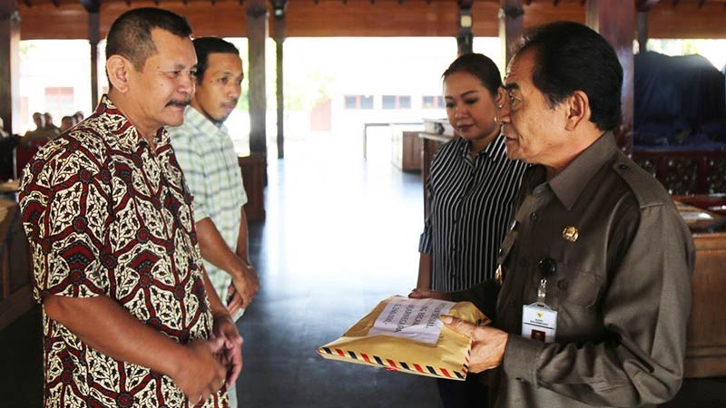 Ribuan Tukang Becak dan Kusir Terima Santunan