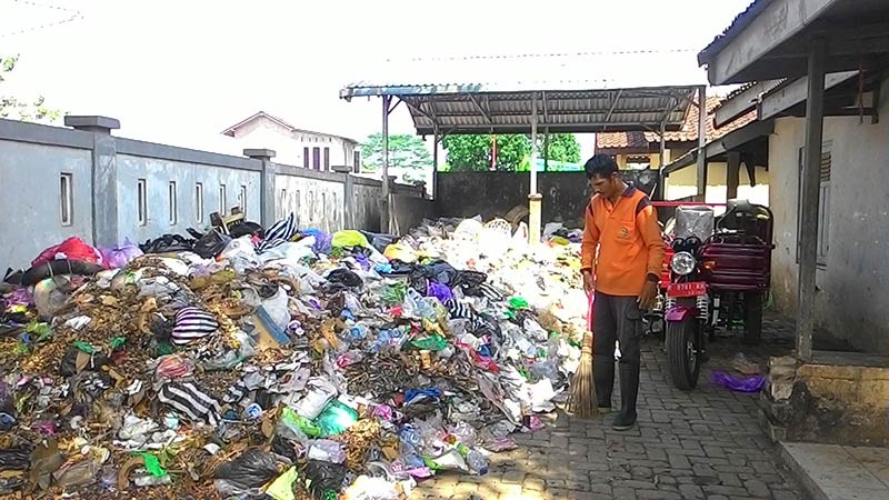 Antisipasi Ditolak TPA, Sampah Dibuang Dini Hari