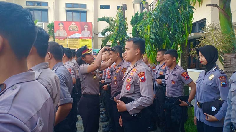 Anggota Polisi Mendadak Dicukur