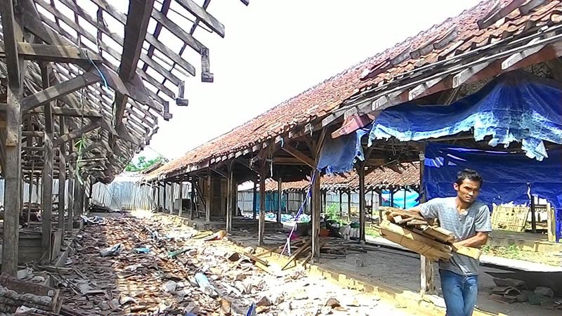 Direvitalisasi, Pedagang Pasar Sumpiuh Terlantar