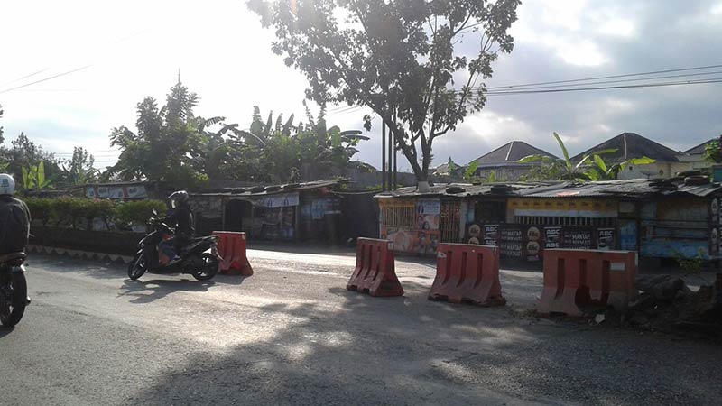 Barrier Pembatas Jalan Gerilya Purwokerto Masih Diterobos